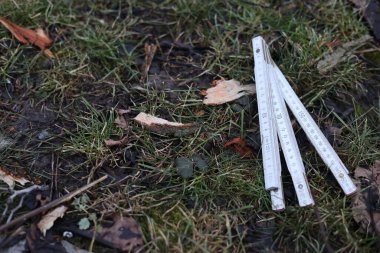 Eski kullanılmış ahşap marangozluk ölçüm aracı