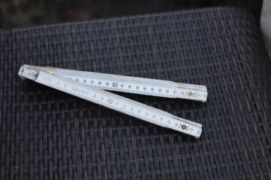 Eski kullanılmış ahşap marangozluk ölçüm aracı