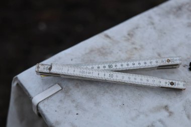 Eski kullanılmış ahşap marangozluk ölçüm aracı