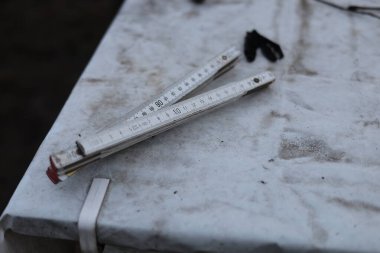 Eski kullanılmış ahşap marangozluk ölçüm aracı