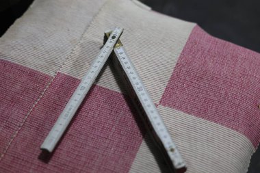 Eski kullanılmış ahşap marangozluk ölçüm aracı