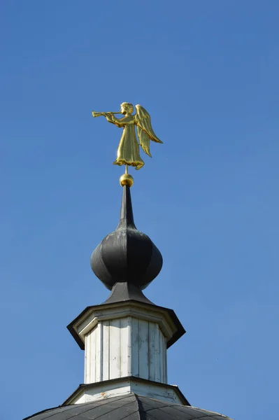 正教会 青い空に対する寺 — ストック写真