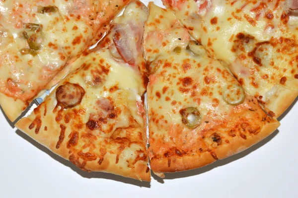 Пицца Колбасой Помидорами Сыром Сочная Горячая Еда — стоковое фото