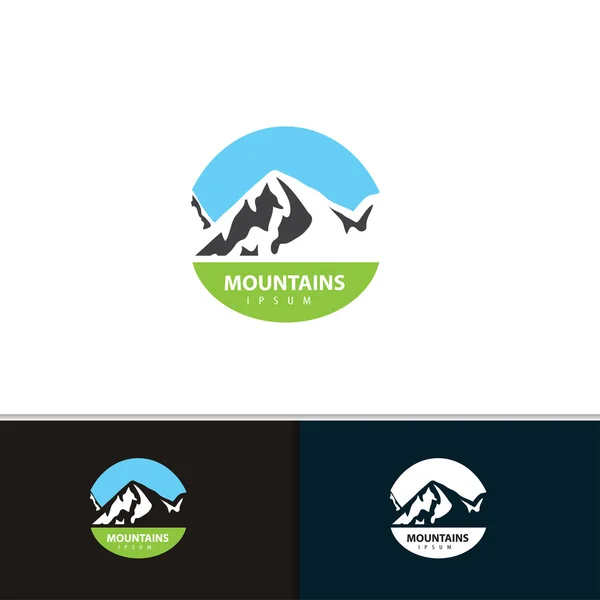Projektowanie logo górskich. turystyka biznes logo szablon. wektor zestaw ilustracji. — Wektor stockowy
