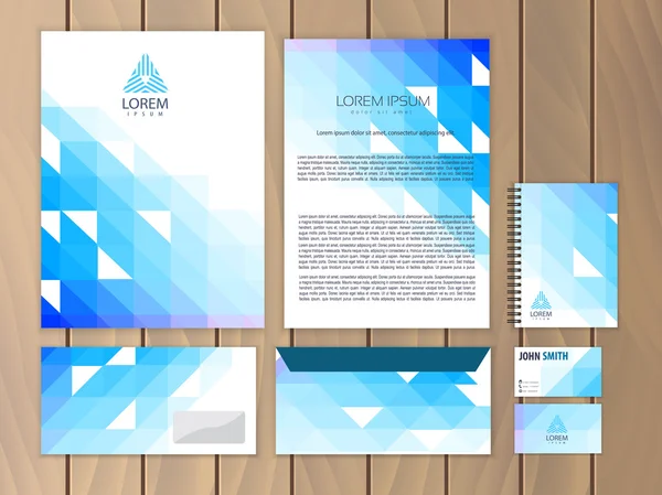 Identidade corporativa poligonal. Modelo de papelaria criativa. Conceito de negócios na moda com design de logotipo triangular. Ilustração vetorial . —  Vetores de Stock