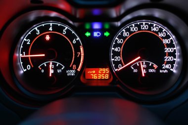 Bir araba hız ölçer