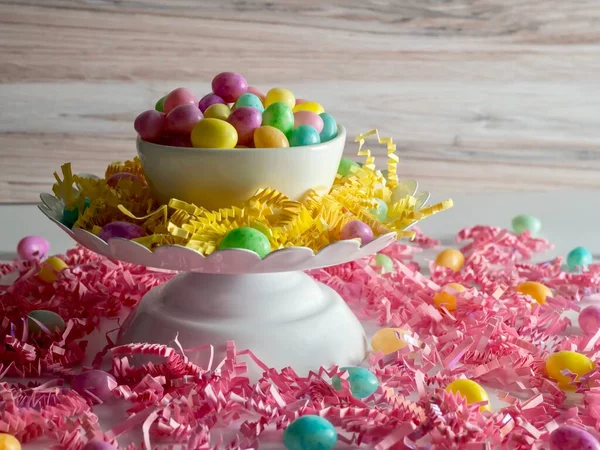 Jelly Beans White Bowl White Platter Covered Yellow Paper Shreds — Stock Photo, Image