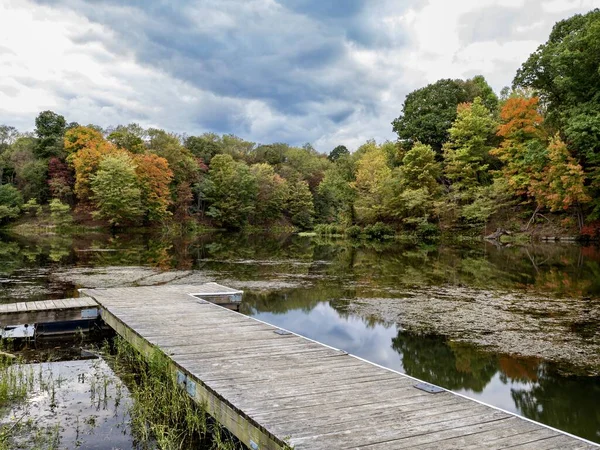 Tomlinson Run State Park West Virginia Herbst Mit Bootsanlegestelle Vordergrund — Stockfoto