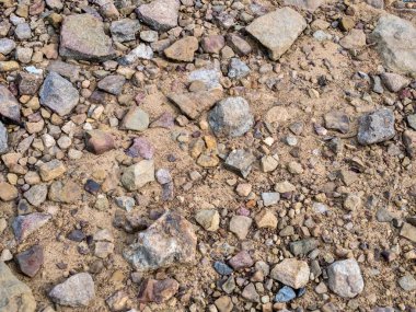 Kumsalın arka plan çekimi için kum ve kayalar yakın mesafede.