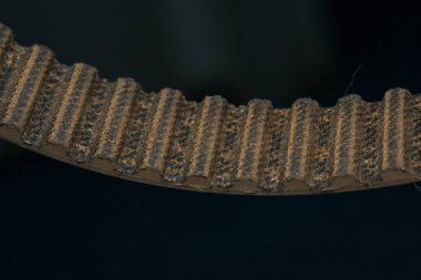 Kullanılmış bir zamanlama kemerinin yakın plan fotoğrafı