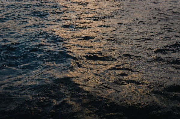 Vague Surface Rivière Bleu Foncé Avec Lumière Soleil Sur Eau — Photo