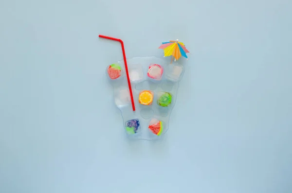 Boisson Mixte Fruits Glaçon Avec Paille Rouge Parapluie Cocktail Concept — Photo