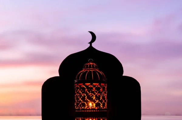 Laterne Mit Verschwommenem Fokus Der Moschee Hintergrund Die Mond Symbol — Stockfoto