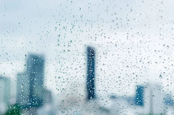 Krople Deszczu Szklane Okno Ciągu Dnia Porze Monsunowej Zamglonym Tłem — Zdjęcie stockowe