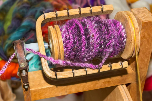 編み物風羊毛糸をボビン — ストック写真