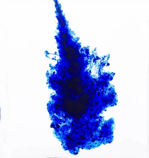 Beyaz arka planda güzel bir mavi boya sıçraması.