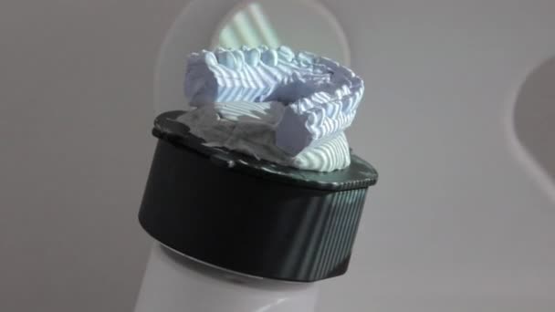 Digitalização de um molde de dentes em um scanner 3D — Vídeo de Stock