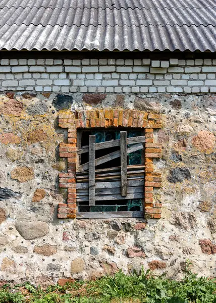 古い建物の中の搭乗窓 — ストック写真
