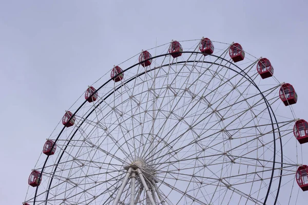 遊園地の観覧車は — ストック写真