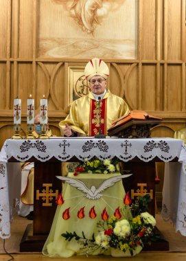 Kutsal Üçlü Kilisesi 'nde Başpiskopos Tadeusz Kondrusiewicz 