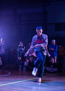  Dans Şampiyonası Sokak Stili Yarışması. Profesyonel dansçılar arasındaki kavgalar.