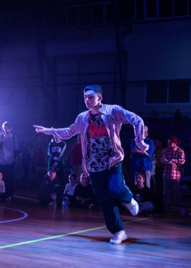  Dans Şampiyonası Sokak Stili Yarışması. Profesyonel dansçılar arasındaki kavgalar.