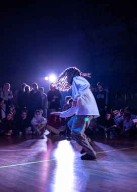  Dans Şampiyonası Sokak Stili Yarışması. Profesyonel dansçılar arasındaki kavgalar.