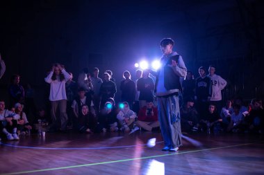  Dans Şampiyonası Sokak Stili Yarışması. Profesyonel dansçılar arasındaki kavgalar.