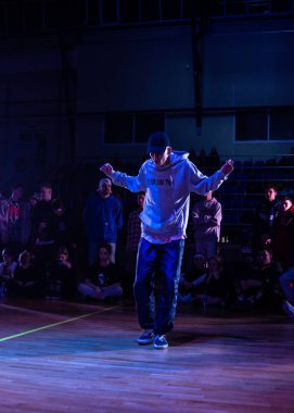  Dans Şampiyonası Sokak Stili Yarışması. Profesyonel dansçılar arasındaki kavgalar.