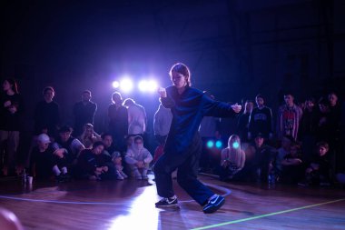  Dans Şampiyonası Sokak Stili Yarışması. Profesyonel dansçılar arasındaki kavgalar.