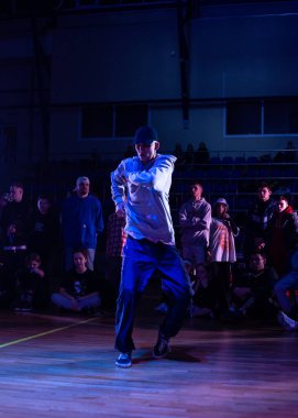  Dans Şampiyonası Sokak Stili Yarışması. Profesyonel dansçılar arasındaki kavgalar.