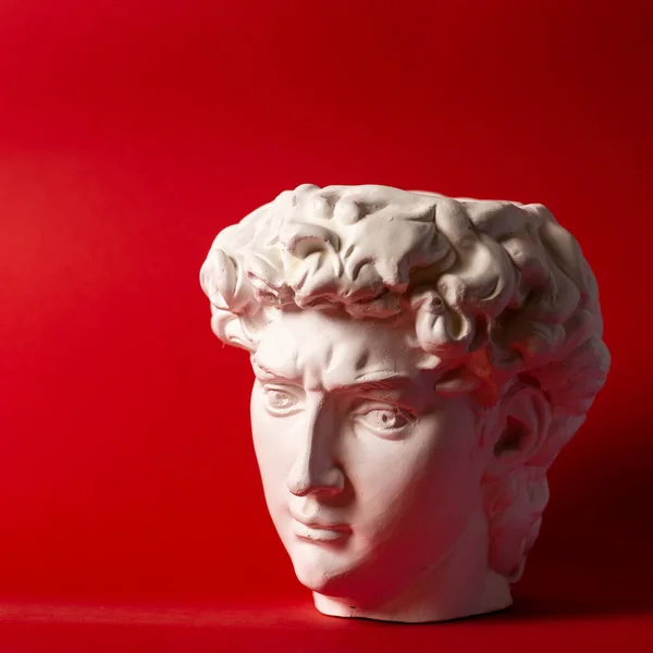 Estátua de gesso da cabeça de Davids. Michelangelos David estátua de gesso cópia. — Fotografia de Stock