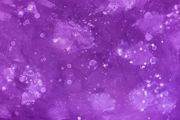 Purple wall with spots of paint. Decorative background. — Stock Photo, Image