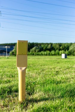 İşaretli sarı sütun. İşaretleyici. Bir uyarı..