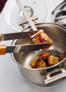 Kebap şişten çıkarıldı.