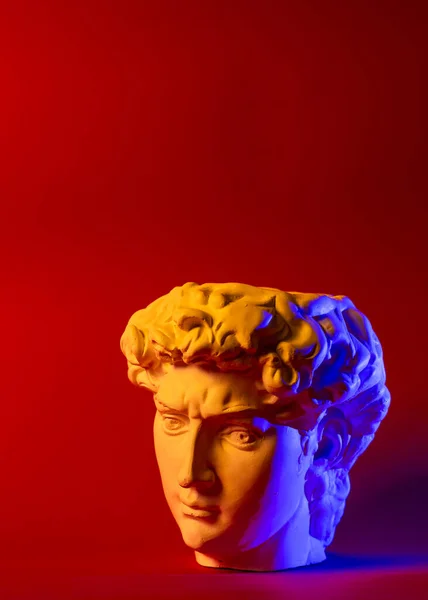 Gypsum statue of Davids head. Michelangelos David statue plaster copy. — Stock Photo, Image