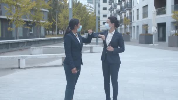 Cheerful female office colleagues in face masks — Stock Video