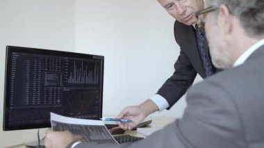 Ciddi olgun yatırımcılar borsa dinamiklerini tartışıyor