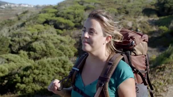 Happy middle aged woman wearing camping backpack — Stock Video