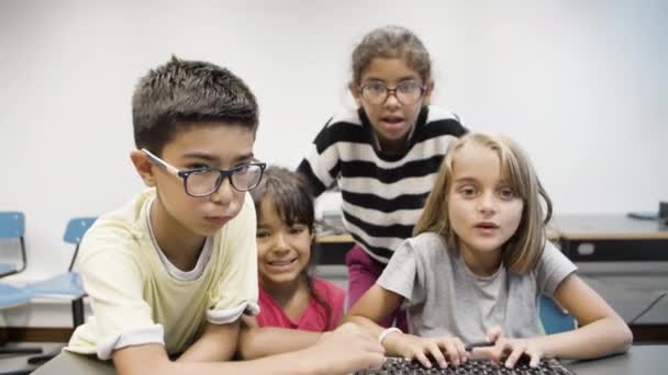 Multiethnic children having fun during computer science lesson. — Stock Video