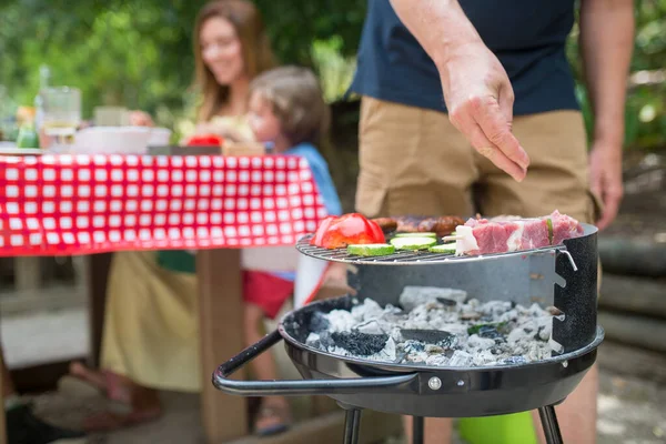 Primo piano della cucina del padre barbecue — Foto Stock