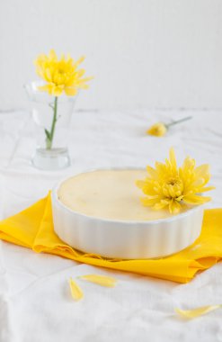 Seramik kase Sarı çiçekli peynirli kek