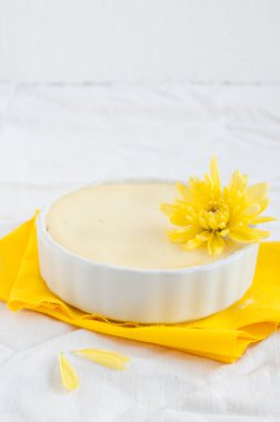 Seramik kase Sarı çiçekli peynirli kek