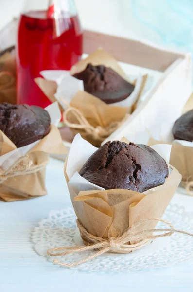 Muffin al cioccolato e succo di mirtillo rosso — Foto Stock