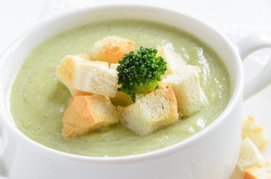 Kase taze brokoli krem çorbası