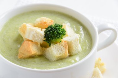 Kase taze brokoli krem çorbası