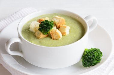 Brokoli kremalı çorba.
