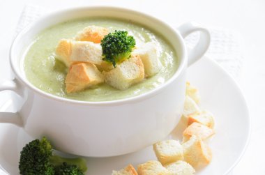 Kremalı brokoli çorbası kase