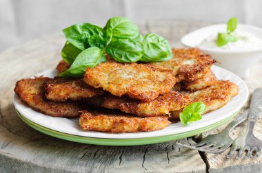 Patates gözlemesi ve ekşi krema plaka