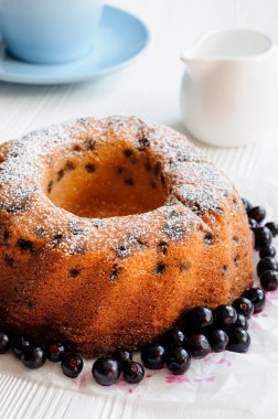 Üzümlü kek ve kuş üzümü